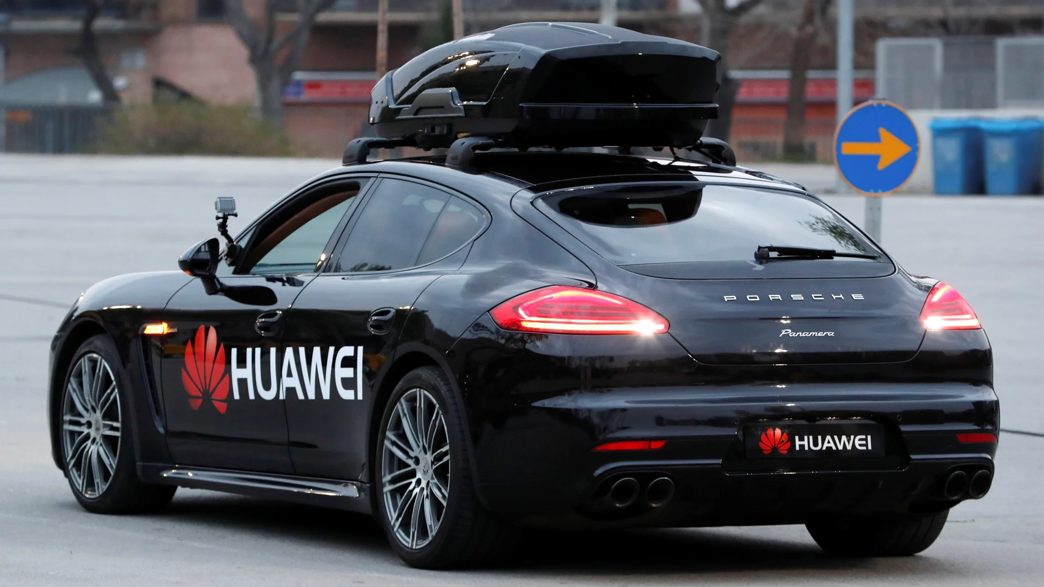 Driverless car huawei