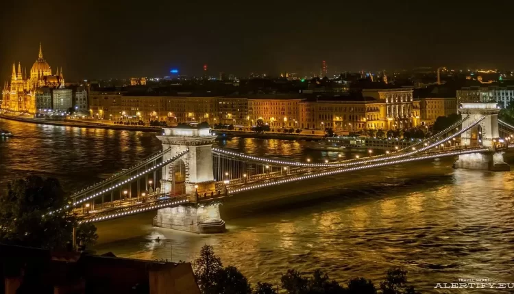 eu countries to visit: Budapest at night